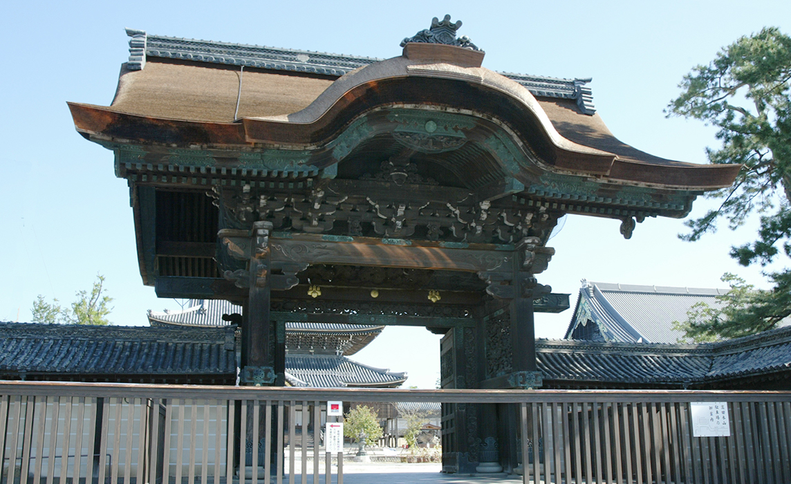 唐門｜真宗高田派本山 専修寺